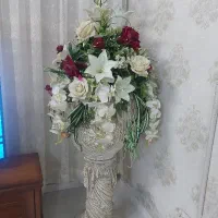 گل پایه دار کنار سالنی