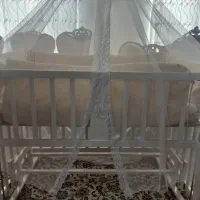 تخت کنار مادر