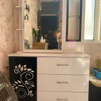 میز آرایش دراور کمد کاملا سالم همراه با آباژور