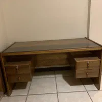 میز تحریر چوبی در حد نو
