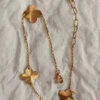 دستبند ظریف کم وزن خیلی شیک کاملابراق طلایی خوشرنگ