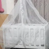 تخت کنار مادر