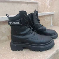 بوت نو|کیف، کفش، کمربند|میانه, |دیوار