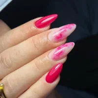 تخفیف خدمات ناخن(+هدیه ژلیش پا)
