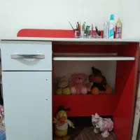 میز تحریر و کامپیوتر