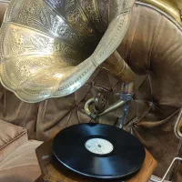 گرامافون کوکی هندلی عتیقه کلکسیونی بسیار تمیز|کلکسیون اشیاء عتیقه|تهران, آبشار|دیوار