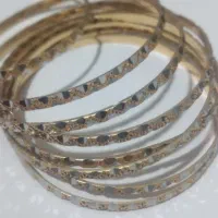 النگو رنگ ثالت با طلا مو نمیزنه