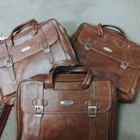 کیف دیپلمات|کیف، کفش، کمربند|نیشابور, گمنام غربی|دیوار