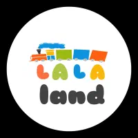 مربی خانم در خانه بازی