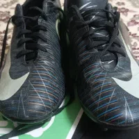 دو جفت کفش ورزشی