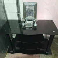 میز تلویزیون و اینه و شمدان