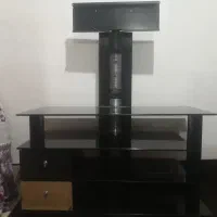 تلوزیون و میز