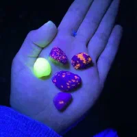 چراغ قوهUVیووی یو وی اسمال سان سنگ شناسی small sun