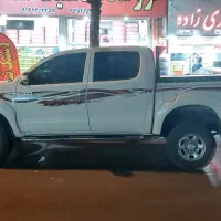 هایلوکس ۲۰۱۰  بی رنگ