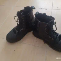 سه جفت نیم بوت یک جفت کتانی