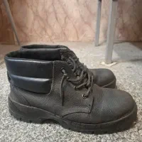 دو جفت کفش ایمنی