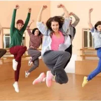 کلاس گروهی ایروفیتنس (چربی سوزی) آموزش هیپ هاپ