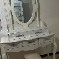 میز آرایش و میز کنار تخت خواب