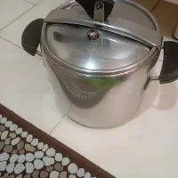 زودپز لاگوستینا سالم و تمیز ۱۰لیتر