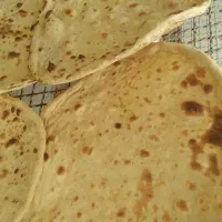 نان خانگی با آرد کاملا بومی