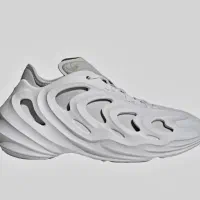 Adidas Yeezy کتونی اورجینال خریداری از خارج کشور