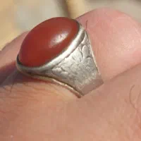 عقیق پرتقالی یمنی کهنه با رکاب نقره فابریک قلمزنی