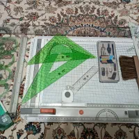 تخته رسم و خط کش تی و اشل و گونیا