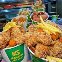 آشپز وکمک آشپز خانوم