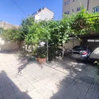 حیاط-مسکونی-315-متر-راه-آهن-حافظ