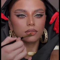 به مدل میکاپ نیازمندیم