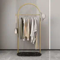 فروشنده بوتیک زنانه