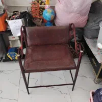 دو عدد صندلی