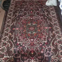 یک قالی دست باف تمیز
