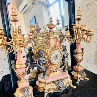 شمعدان و ساعت برنزی و سنگی قدیمی