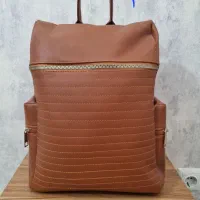 تعدادی کیف و شلوار و دامن
