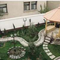 فروش آپارتمان 135متر/گل مدرس/۹۰متر حیاط اختصاصی