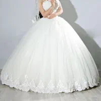 سه مدل یقه داره. قایقی. دکلته. و همین که تو عکس