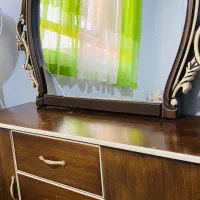تخت دونفره - میز آرایشی و دو تا پاتختی چوب گردو|تخت و سرویس خواب|مشهد, آیت الله کاشانی|دیوار