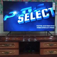 تلویزیون ومیز تلویزیون