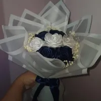 گل رز روبانی