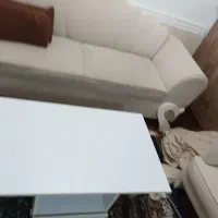 مبل ۷ نفره تمیز با میز و بالشت و کاور