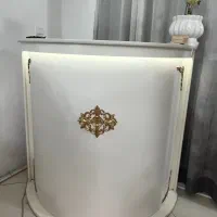 میز منشی در سالن زیبایی