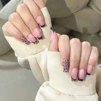 کاشت ناخون فقط ۲۳۰