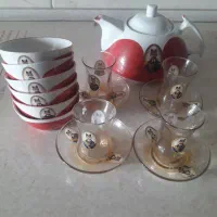 قوری و لیوان و کاسه