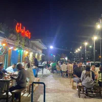 استخدام چند نیروی کار برای کافه