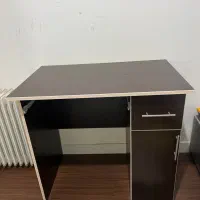 میز تحریر و کامپیوتر