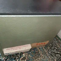 میز فلزی قدیمی رویه چرم|میز تحریر و کامپیوتر|خمینی‌شهر, |دیوار