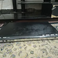دی وی دی و تعدادی وسایل خانه