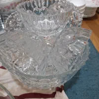 تعدادی ظروف شیشه ایی به فروش میرسد