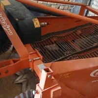 چهار عدد وسایل سیب زمینی در حدنو نوسیبکار فارو سرز|ماشین‌آلات صنعتی|لالجین, |دیوار